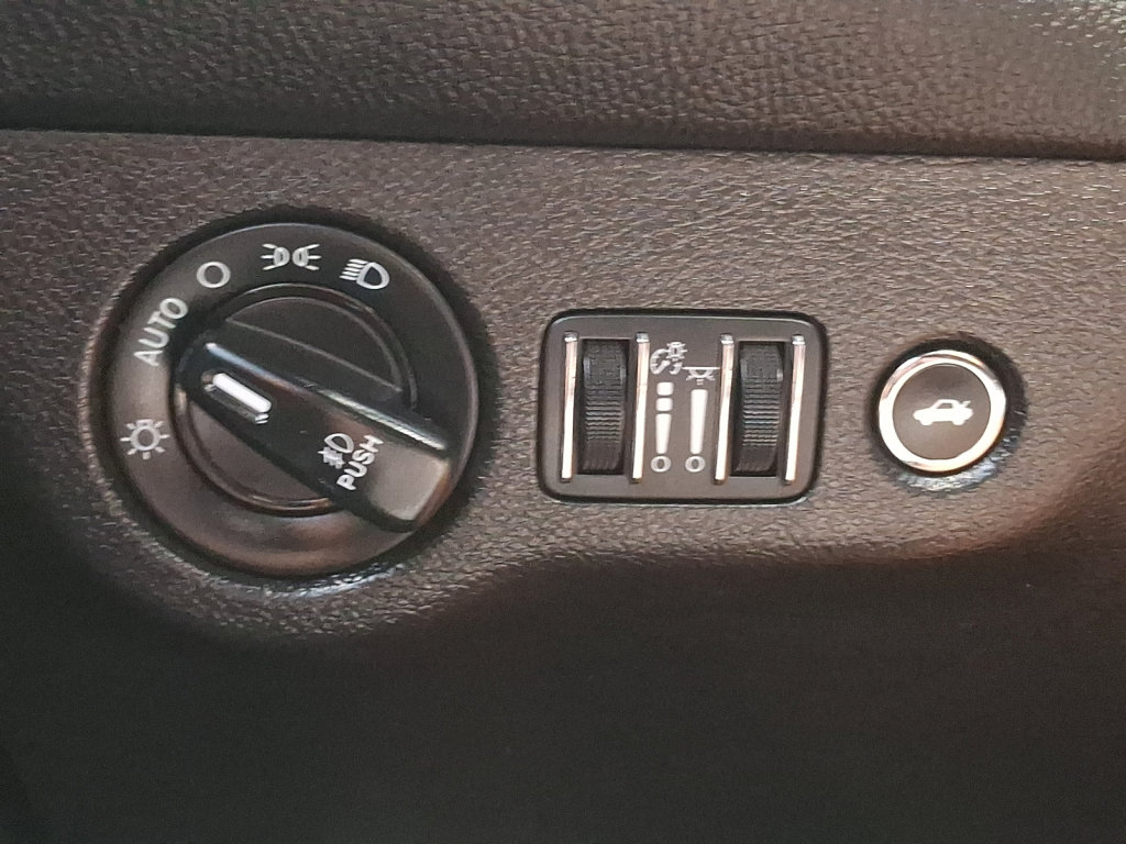 Used 2022 Dodge Challenger R/T RWD image 27