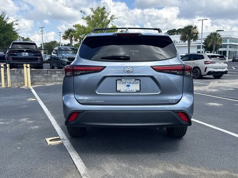 Used 2022 Toyota Highlander XLE FWD image 18