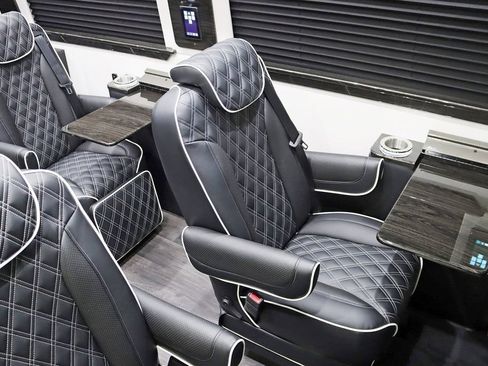 Used 2024 Mercedes-Benz Sprinter 3500 image 30
