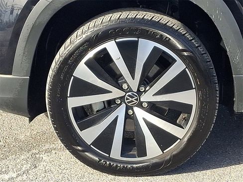 Used 2024 Volkswagen Taos SE image 10