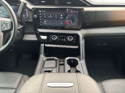Used 2024 GMC Sierra 2500 Denali w/ Denali Reserve Package AWD/4WD image 12