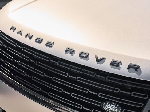 Used 2026 Land Rover Range Rover Long Wheelbase SE AWD/4WD image 7