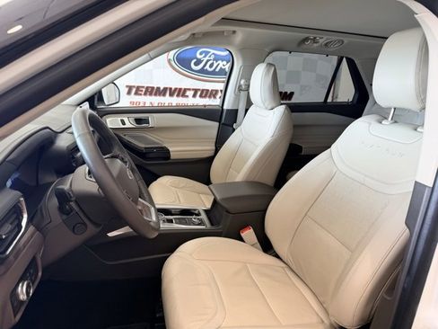 Used 2023 Ford Explorer Platinum w/ Technology Package image 15