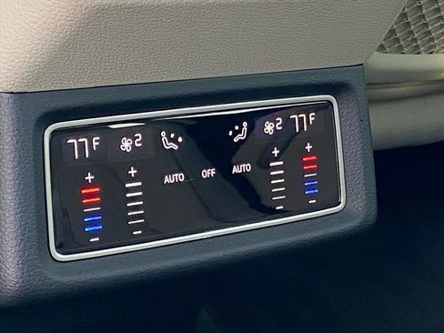 Used 2022 Audi e-tron Premium w/ Convenience Plus Package image 21