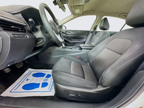 Used 2025 Nissan Altima 2.5 SV FWD image 24