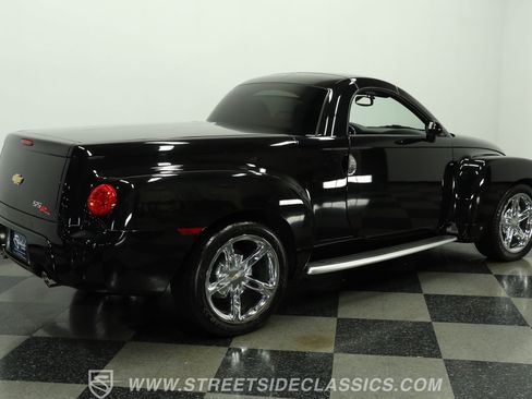 Used 2005 Chevrolet SSR w/ Preferred Equipment Group image 12