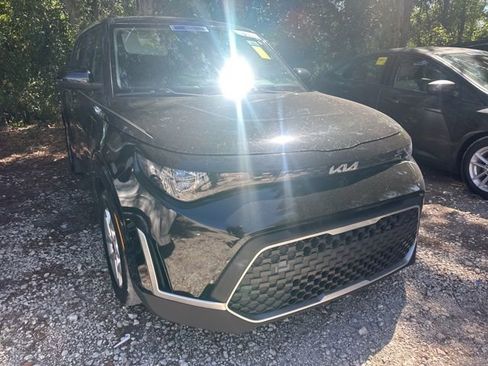 Used 2023 Kia Soul LX w/ LX Technology Package image 2