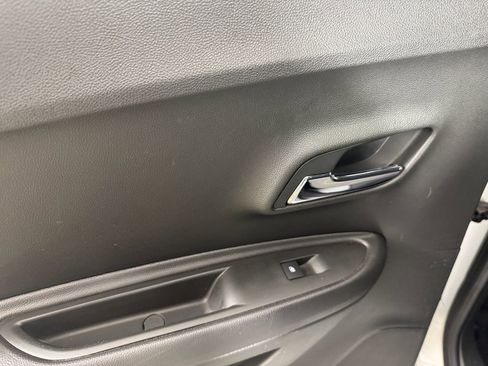 Used 2018 Chevrolet Trax LS image 28