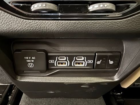 Used 2025 Jeep Grand Cherokee Limited w/ Luxury Tech Group II AWD/4WD image 25