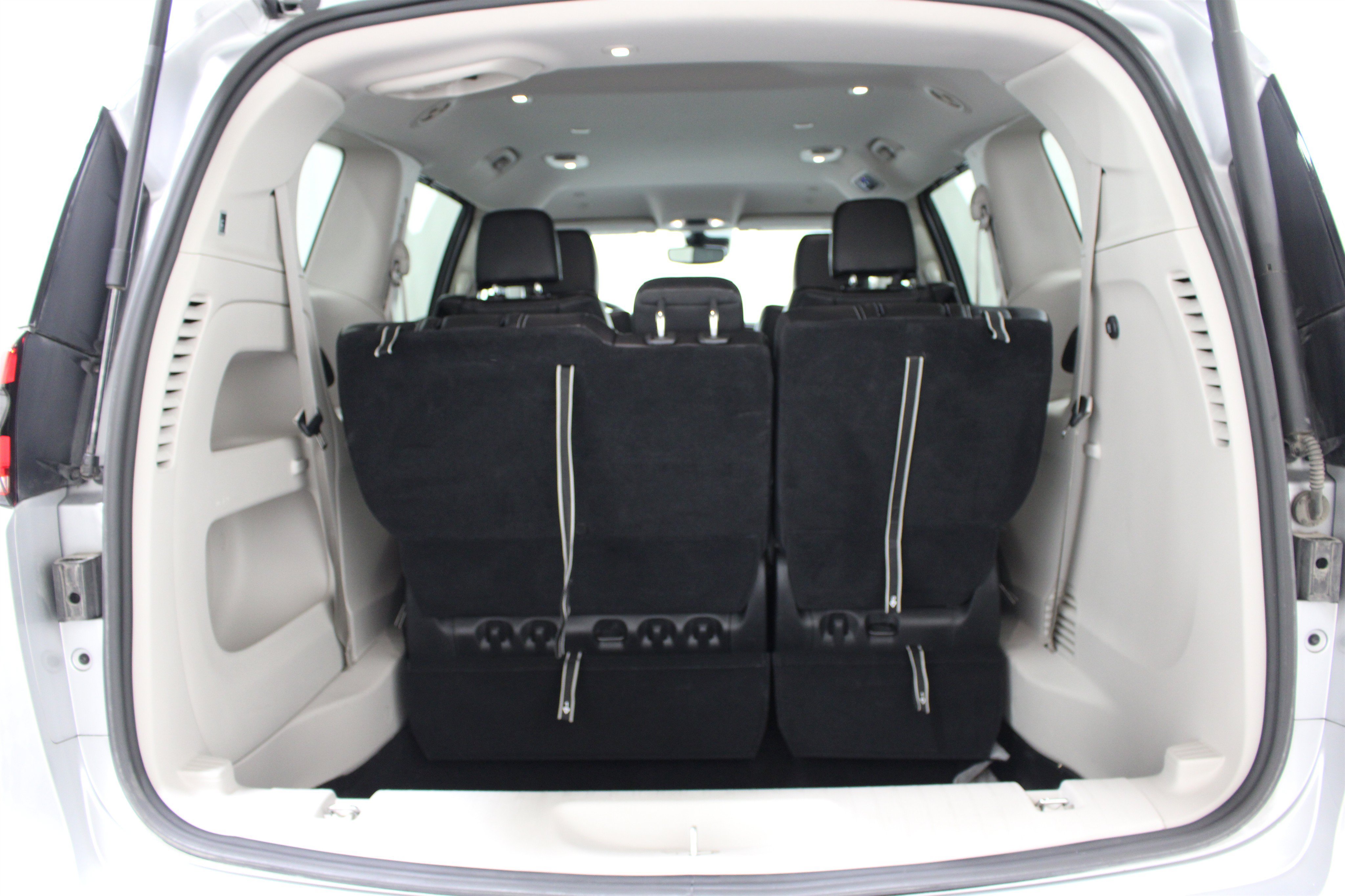 Used 2023 Chrysler Pacifica Touring-L FWD image 24