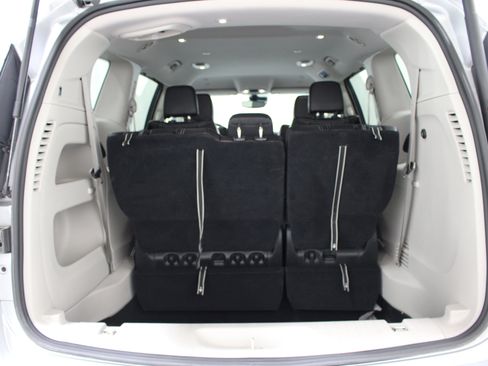 Used 2023 Chrysler Pacifica Touring-L FWD image 24