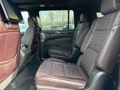 Used 2023 Cadillac Escalade ESV Sport Platinum w/ LPO, ONYX Package image 13