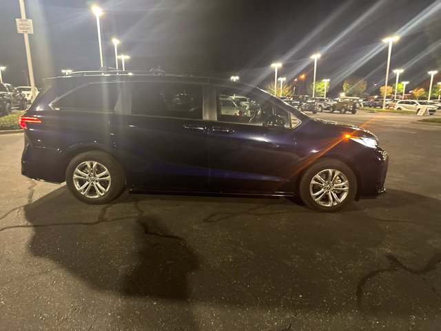 Used 2022 Toyota Sienna XSE w/ XSE Plus Package AWD/4WD image 2