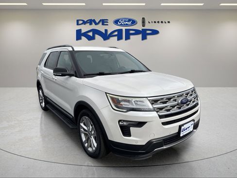 Used 2018 Ford Explorer XLT w/ Equipment Group 202A image 2