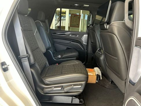 Used 2024 Cadillac Escalade V AWD/4WD image 31