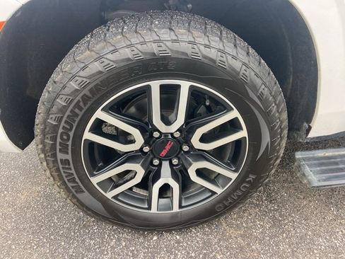 Used 2022 GMC Yukon AT4 image 12