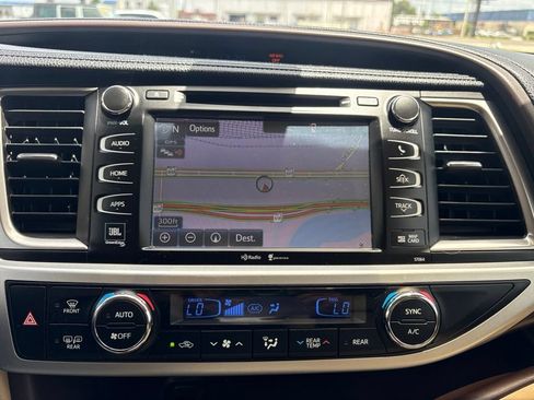 Used 2015 Toyota Highlander Limited Platinum FWD image 24