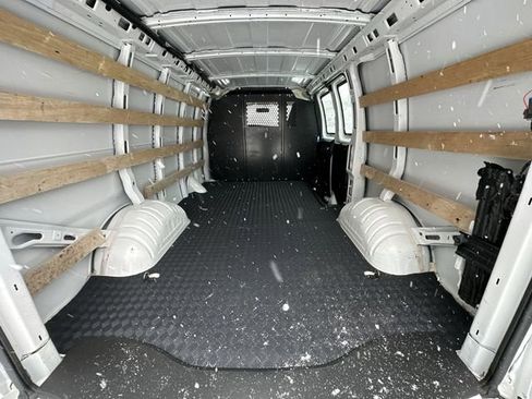 Used 2023 GMC Savana 2500 w/ Driver Convenience Package image 22