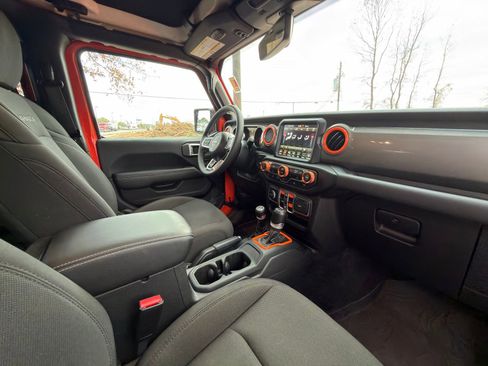 Used 2023 Jeep Wrangler Sahara image 18