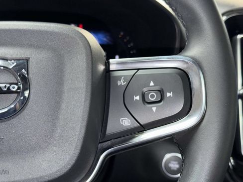 Used 2023 Volvo XC40 B4 Plus FWD image 30