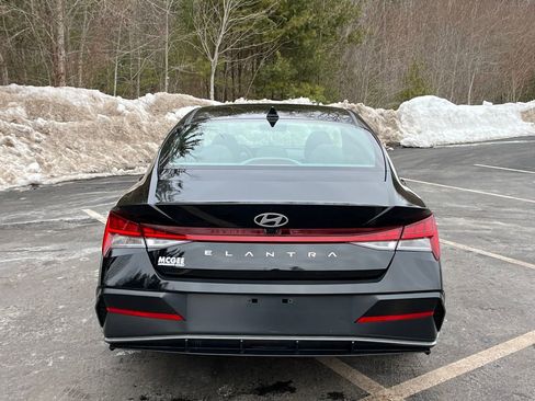 Used 2025 Hyundai Elantra SEL image 4