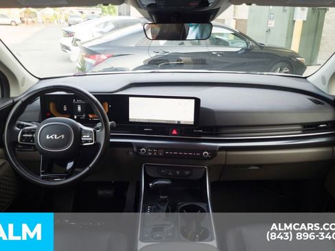 Used 2025 Kia Carnival FWD image 20
