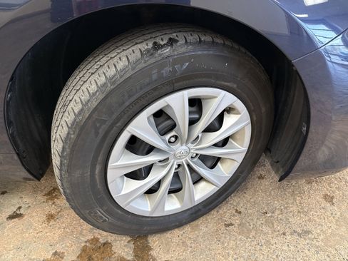 Used 2015 Toyota Camry LE image 13