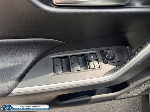 Used 2020 Toyota RAV4 XLE AWD/4WD image 16