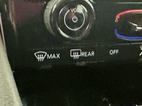 Certified 2023 Jeep Grand Cherokee Altitude AWD/4WD image 31