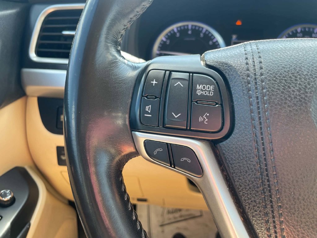 Used 2017 Toyota Highlander Limited FWD image 16