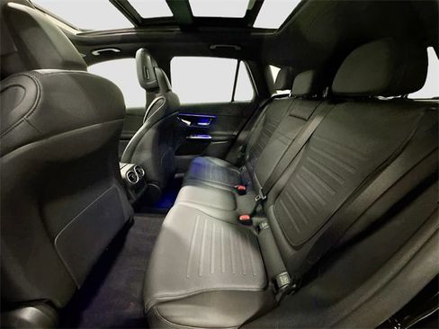 Used 2025 Mercedes-Benz GLC 300 4MATIC image 25