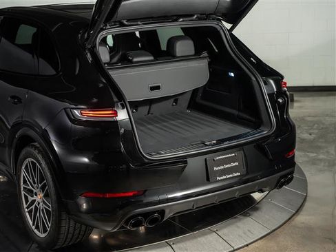 Certified 2025 Porsche Cayenne image 32