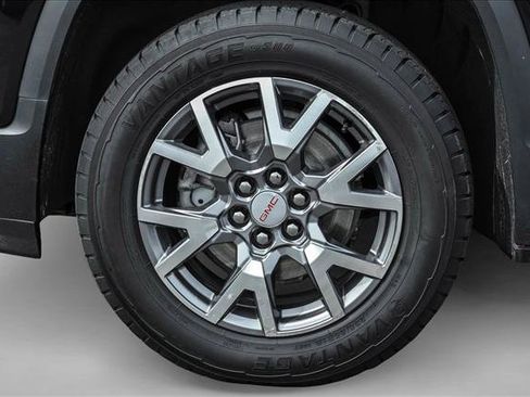 Used 2023 GMC Acadia SLT FWD image 9