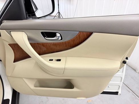 Used 2015 INFINITI QX70 2WD w/ Premium Package image 43