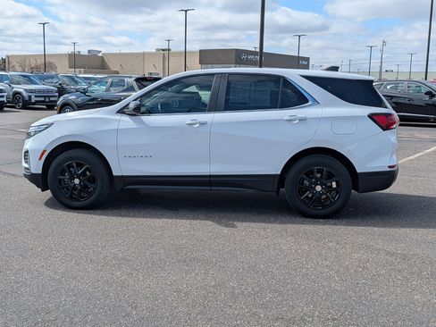 Used 2024 Chevrolet Equinox LT image 2