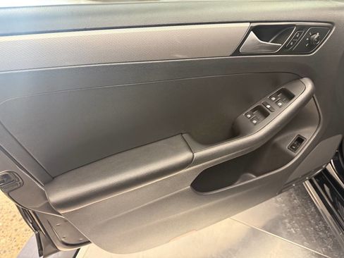 Used 2017 Volkswagen Jetta S image 14
