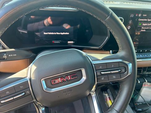 Used 2023 GMC Canyon AT4 w/ AT4 Premium Package AWD/4WD image 4