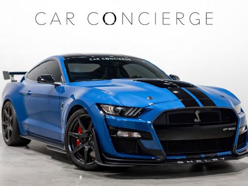 Used 2021 Ford Mustang Shelby GT500 w/ Carbon Fiber Track Pack RWD image 3