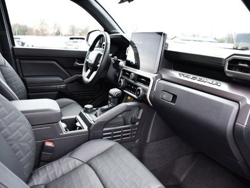 Used 2024 Toyota Tacoma TRD Off-Road w/ TRD Off Road Premium Package image 39