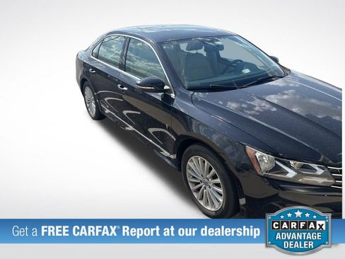 Used 2017 Volkswagen Passat 1.8T SE FWD image 2