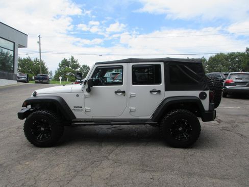 Used 2015 Jeep Wrangler Unlimited Sport w/ Quick Order Package 23S AWD/4WD image 8