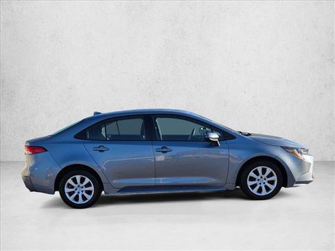 Used 2023 Toyota Corolla LE image 3