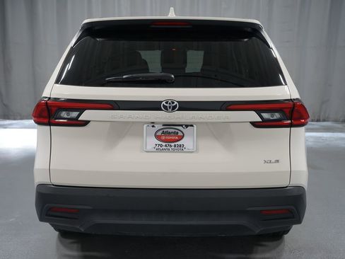 Certified 2024 Toyota Grand Highlander XLE image 7