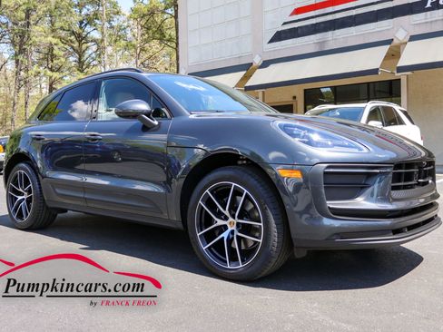 Used 2023 Porsche Macan AWD/4WD image 1
