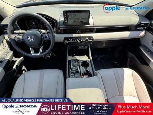 Used 2025 Honda Pilot Touring image 17