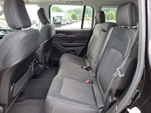 Used 2023 Jeep Grand Cherokee Laredo X AWD/4WD image 10