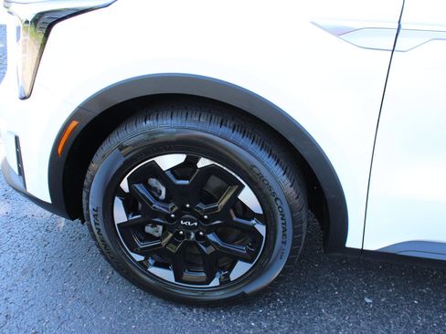 Used 2025 Kia Sorento S w/ Panoramic Sunroof Package FWD image 11