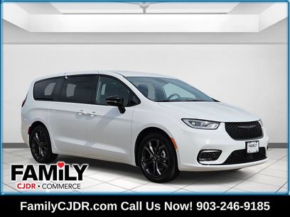 New 2026 Chrysler Pacifica Select