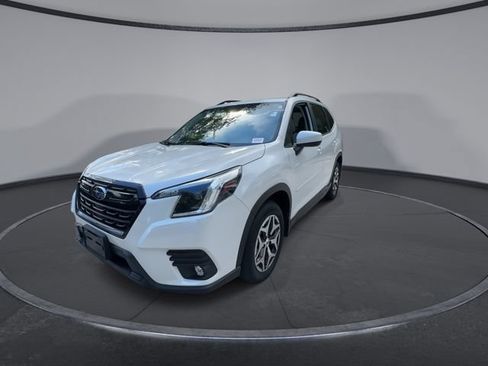 Certified 2024 Subaru Forester Premium AWD/4WD image 3