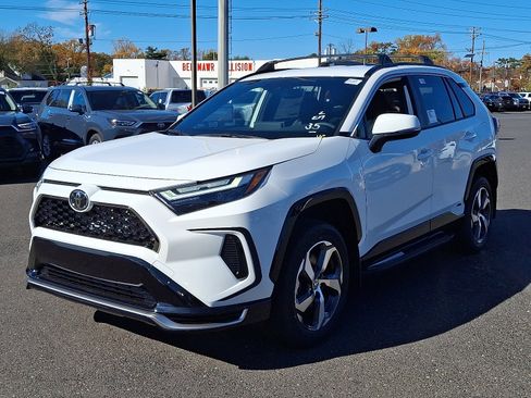 New 2025 Toyota RAV4 SE image 2